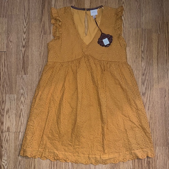 Dress - Picture 1 of 4